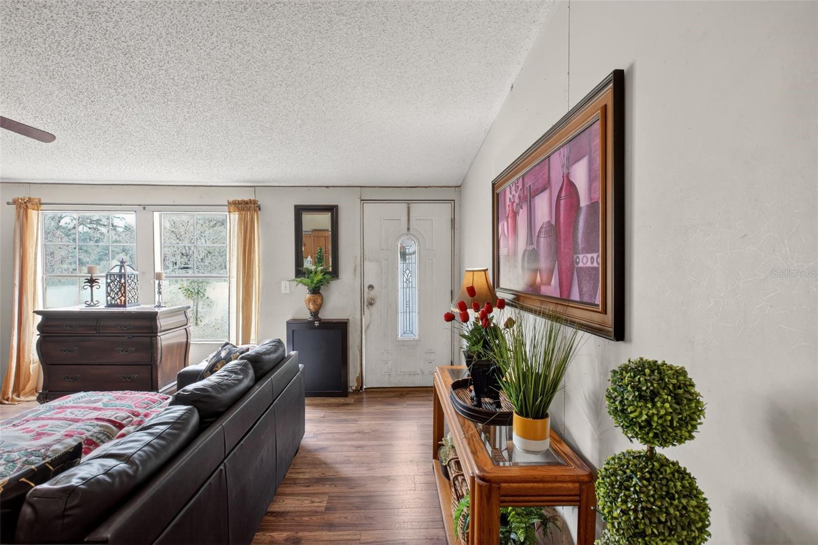 Image 19 of 51 For 41901 Pine Valley Drive