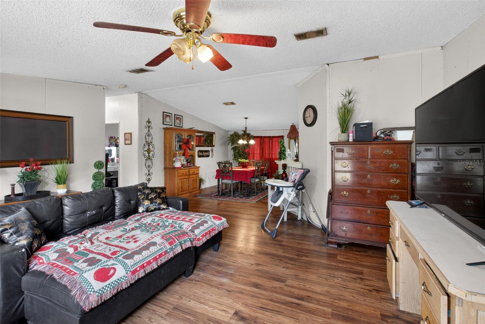 Image 20 of 51 For 41901 Pine Valley Drive