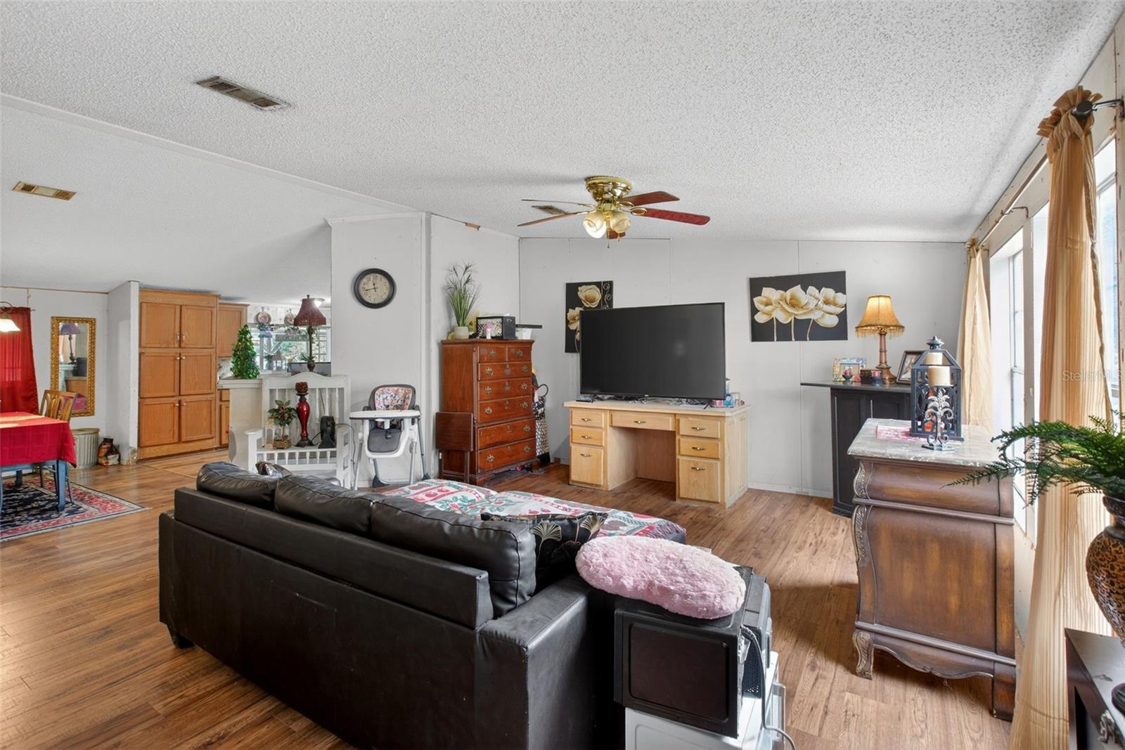 Image 21 of 51 For 41901 Pine Valley Drive