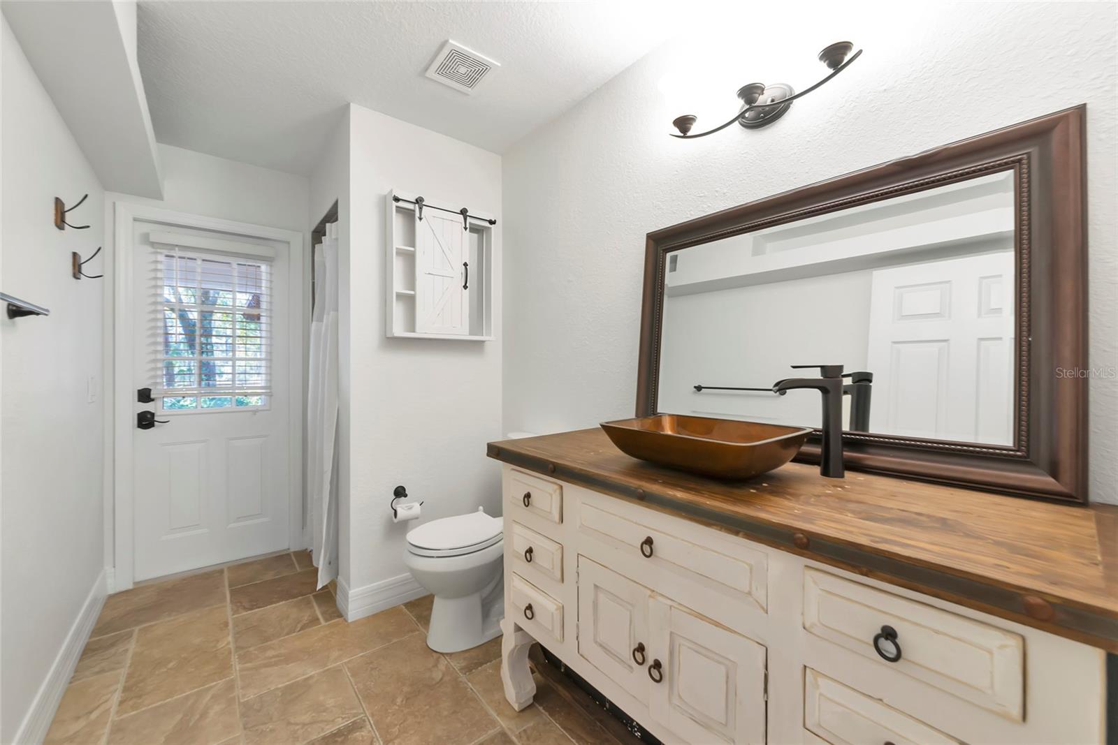 Image 23 of 82 For 15210 Waterline Road