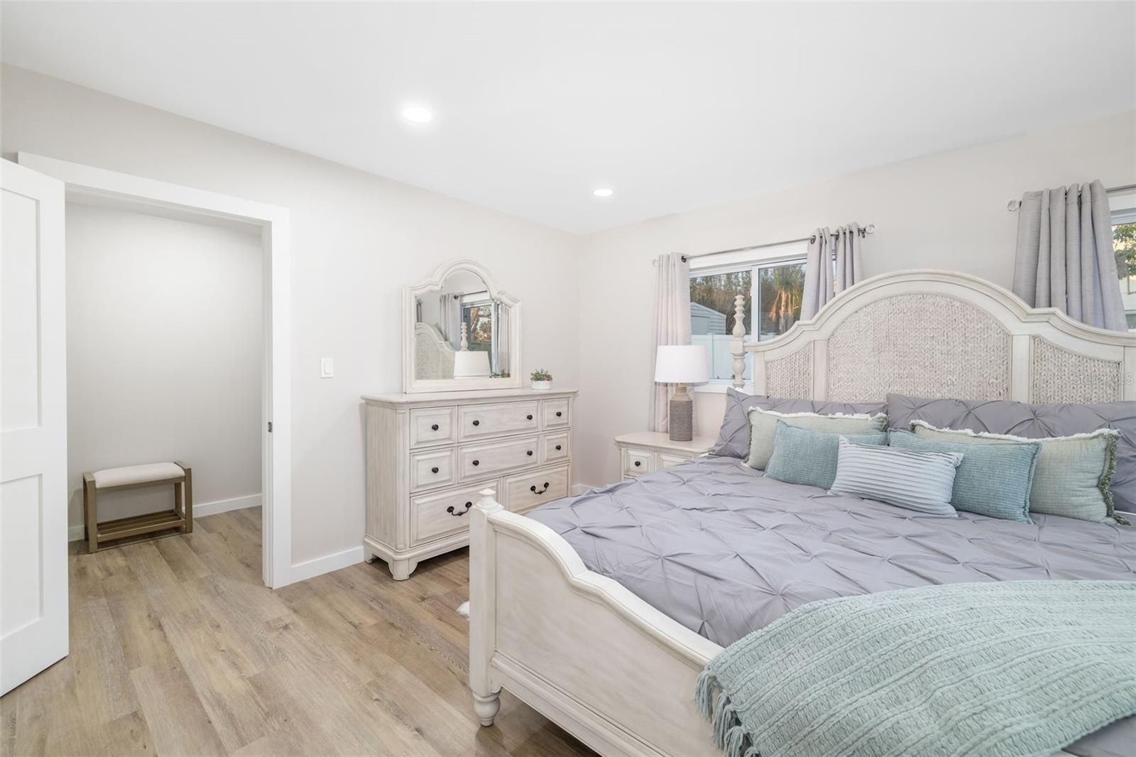 Image 21 of 36 For 5247 Carmilfra Drive