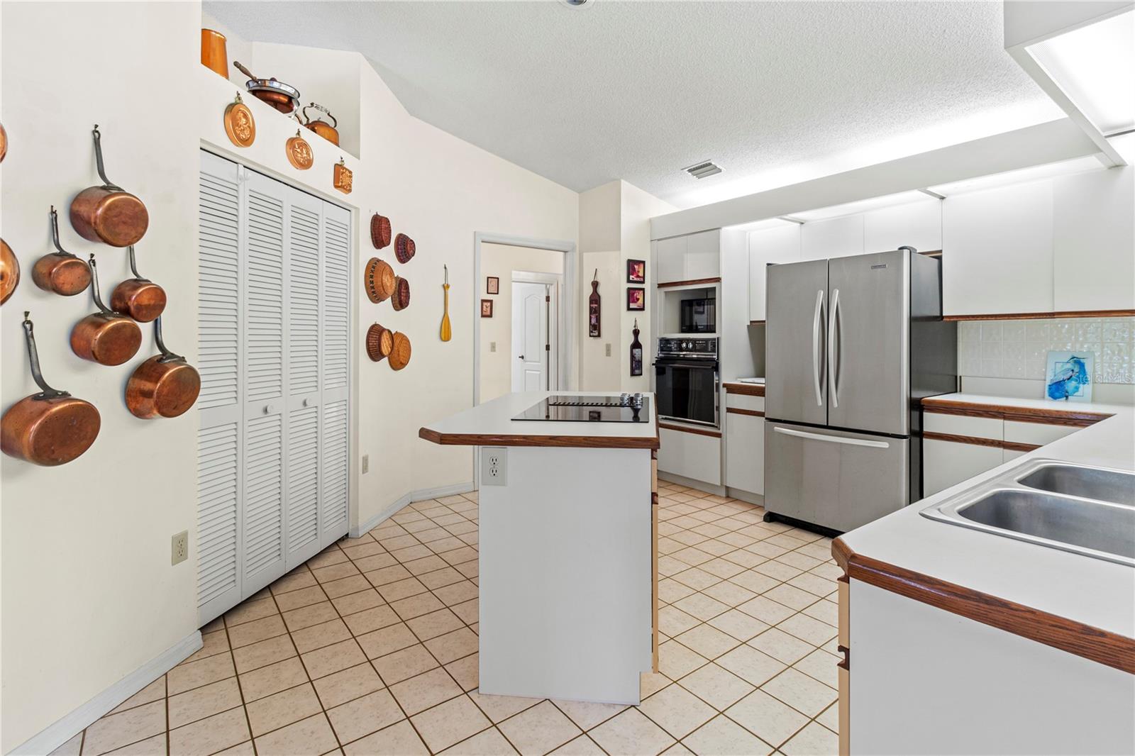 Image 18 of 52 For 5969 San Michelle Drive