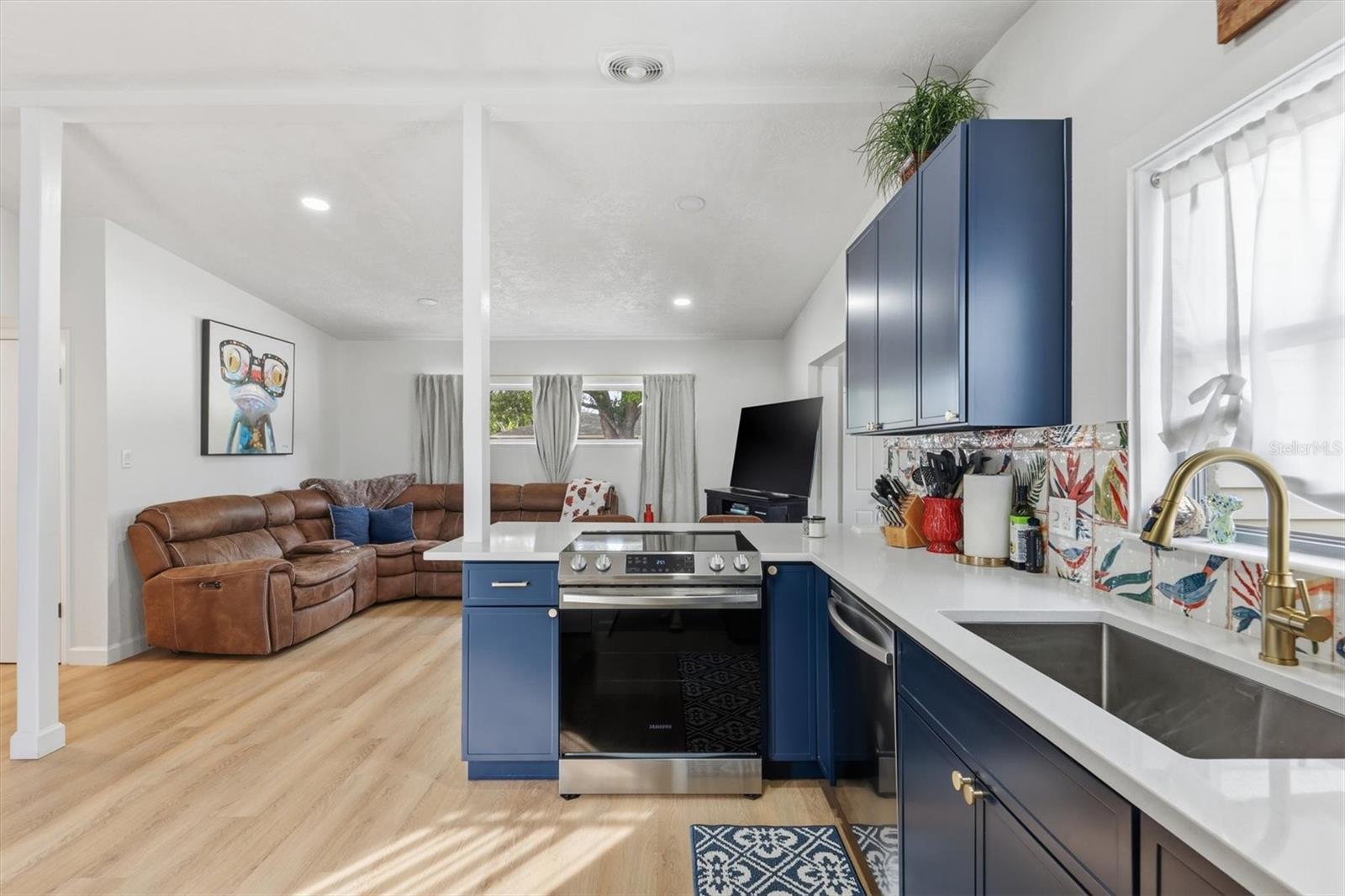 Image 11 of 25 For 4643 Brooksdale Drive