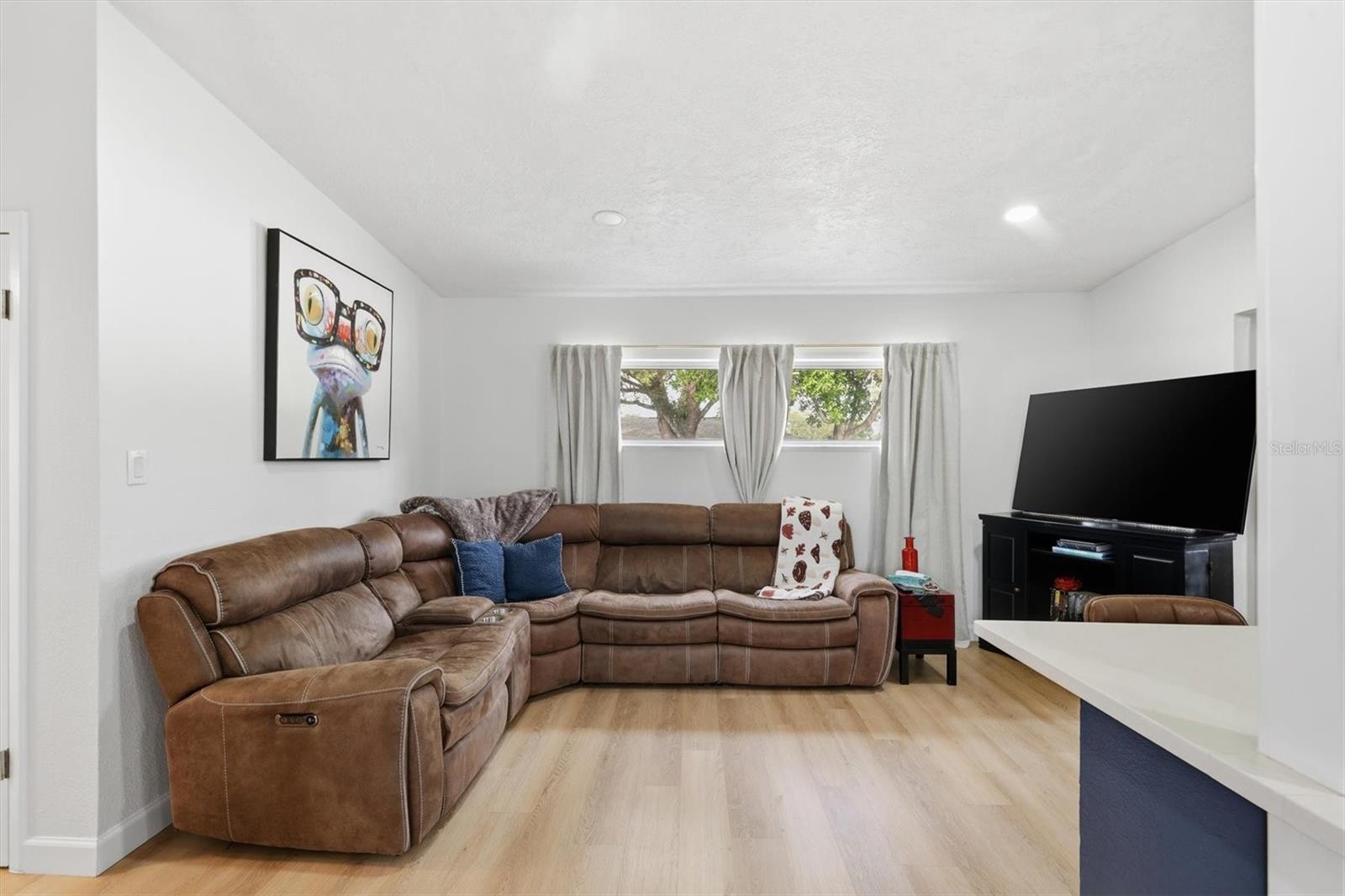 Image 4 of 25 For 4643 Brooksdale Drive