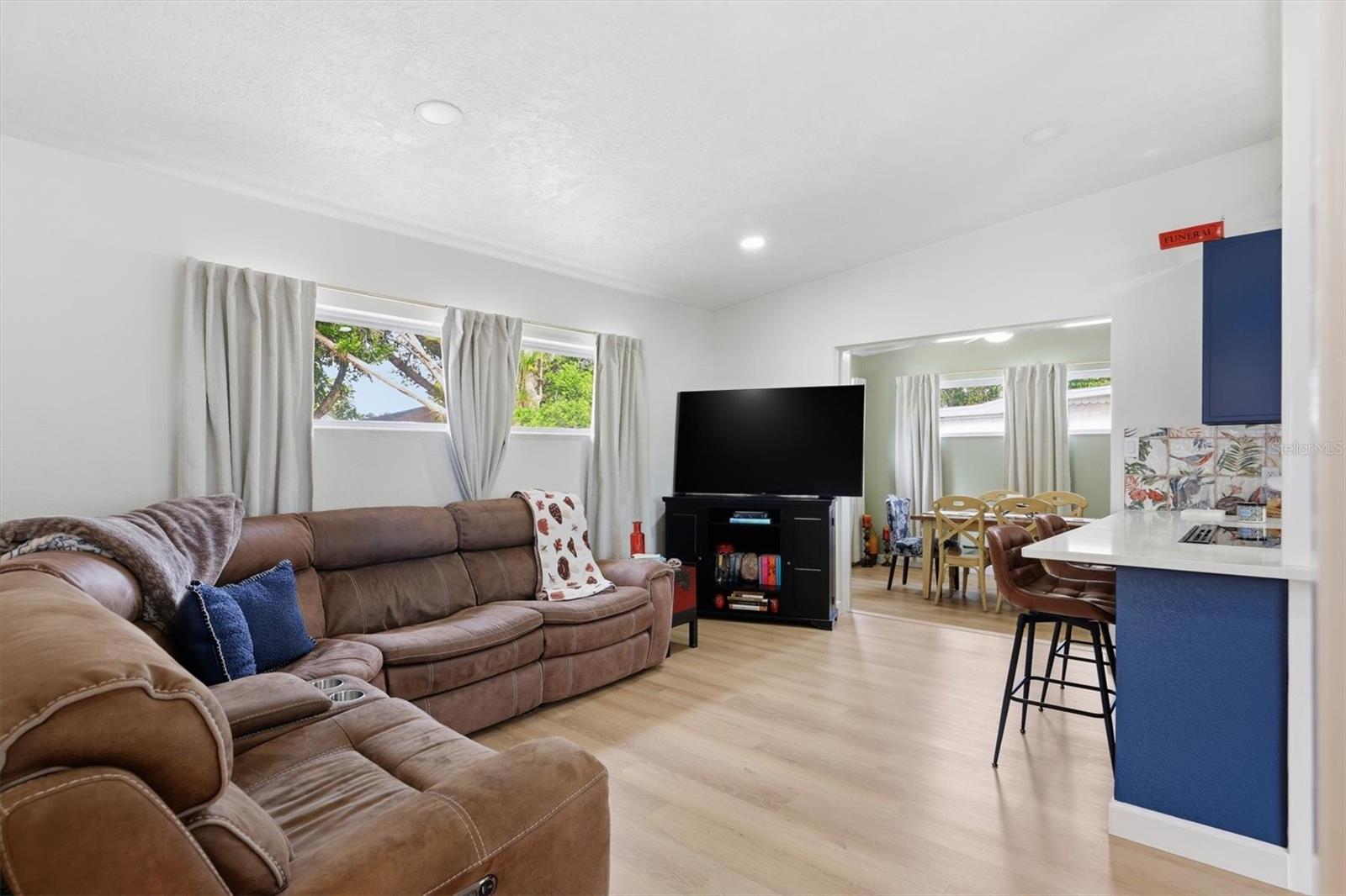 Image 6 of 25 For 4643 Brooksdale Drive