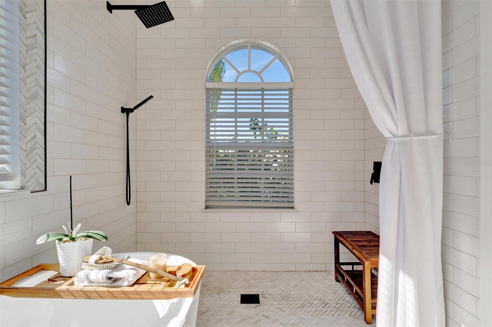 Image 36 of 85 For 191 Americas Cup Boulevard