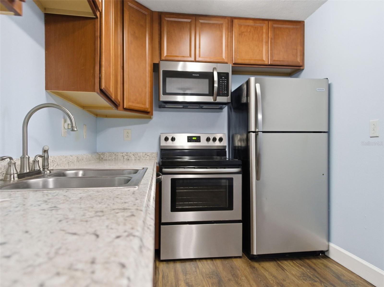 Image 11 of 31 For 6519 Newberry Road 1006