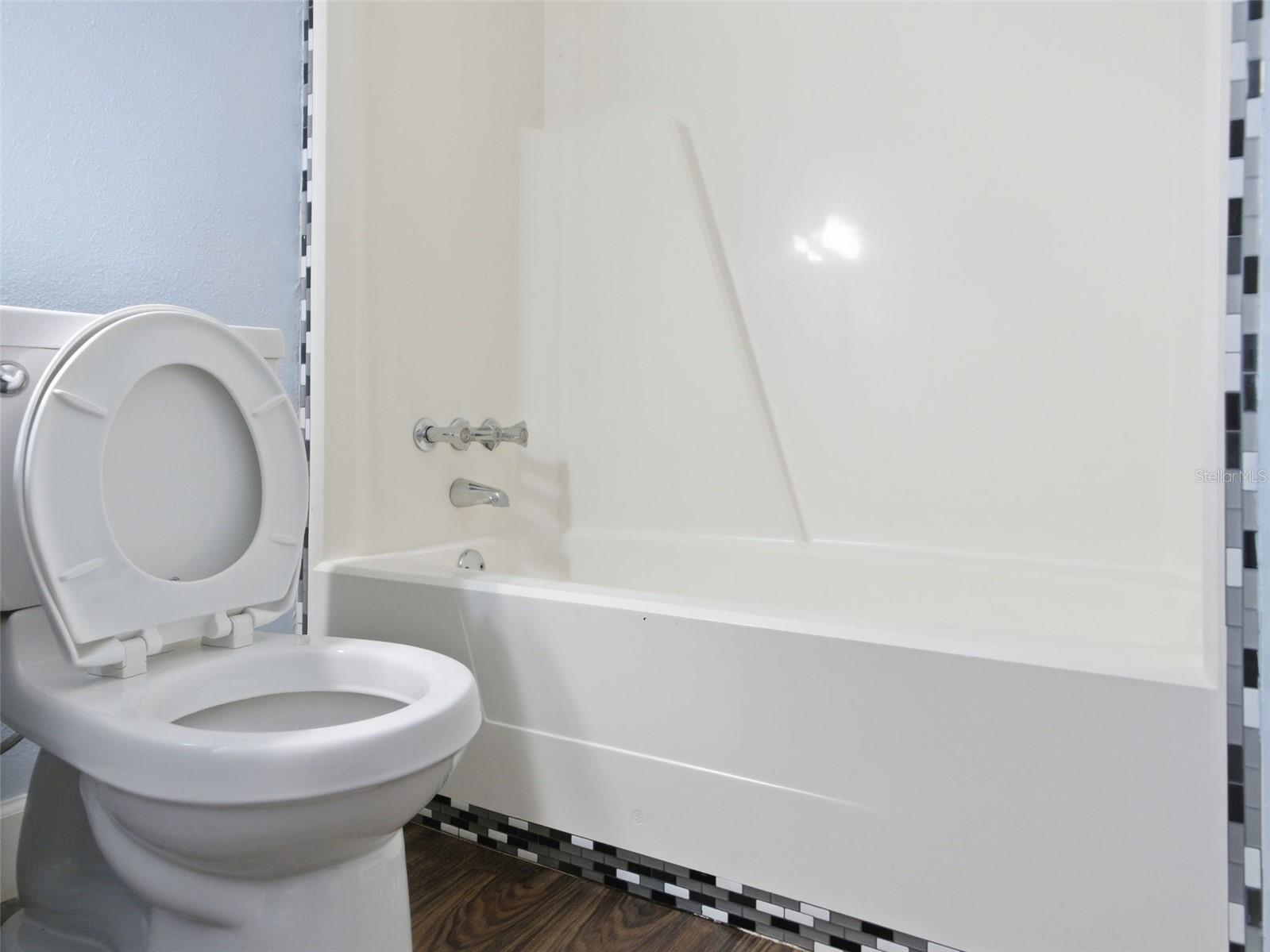 Image 21 of 31 For 6519 Newberry Road 1006