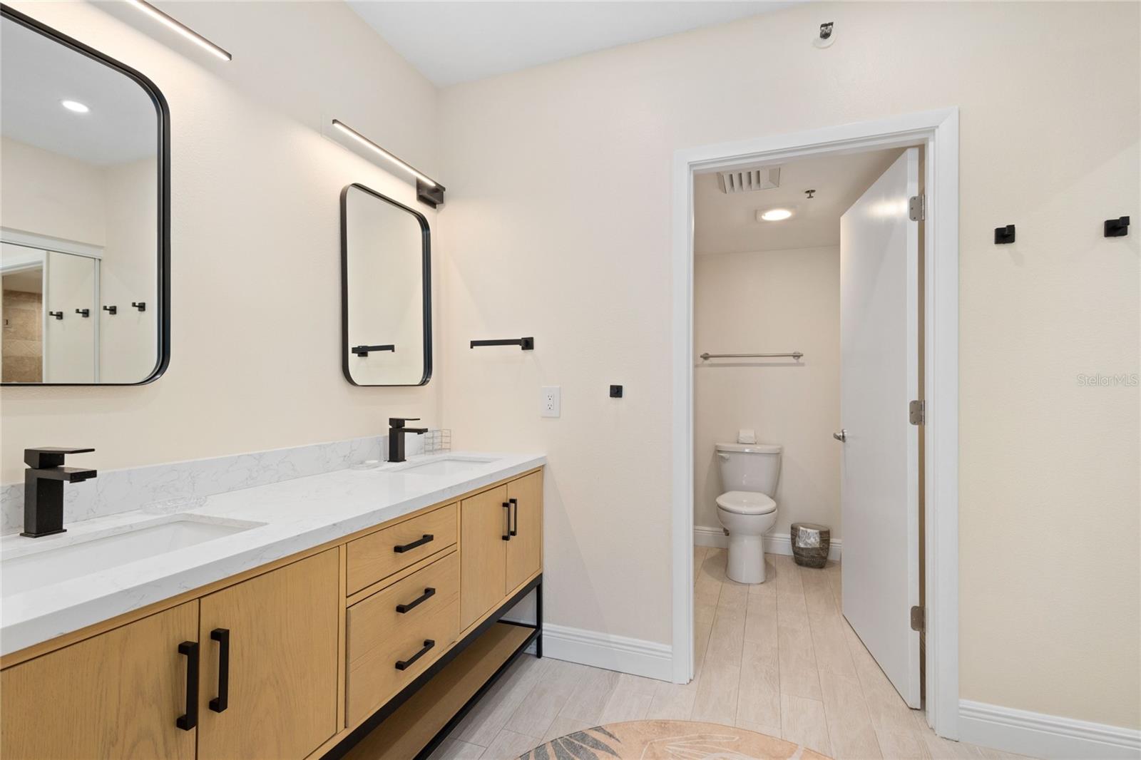 Image 21 of 43 For 1145 Gulf Of Mexico Drive 401