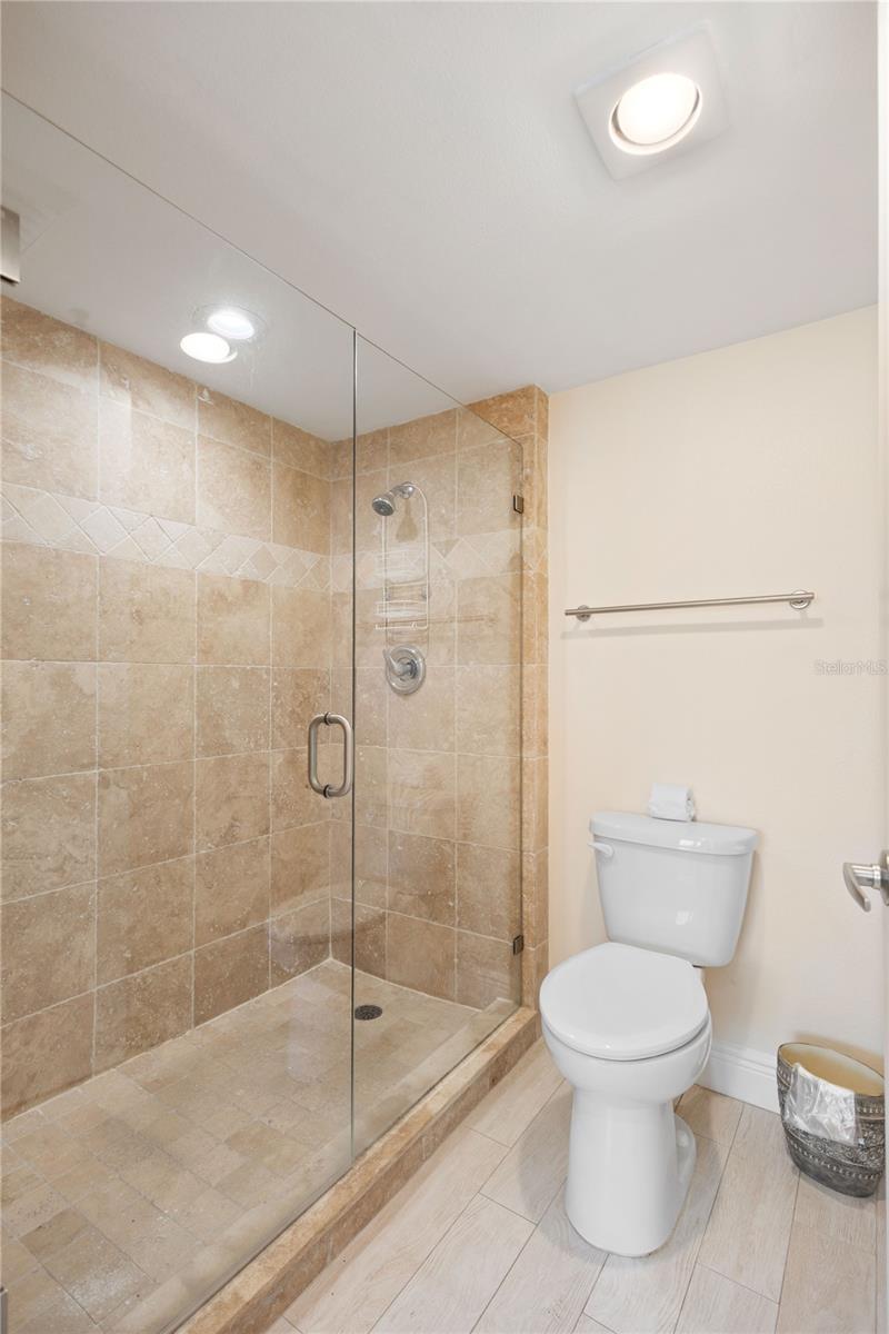 Image 23 of 43 For 1145 Gulf Of Mexico Drive 401