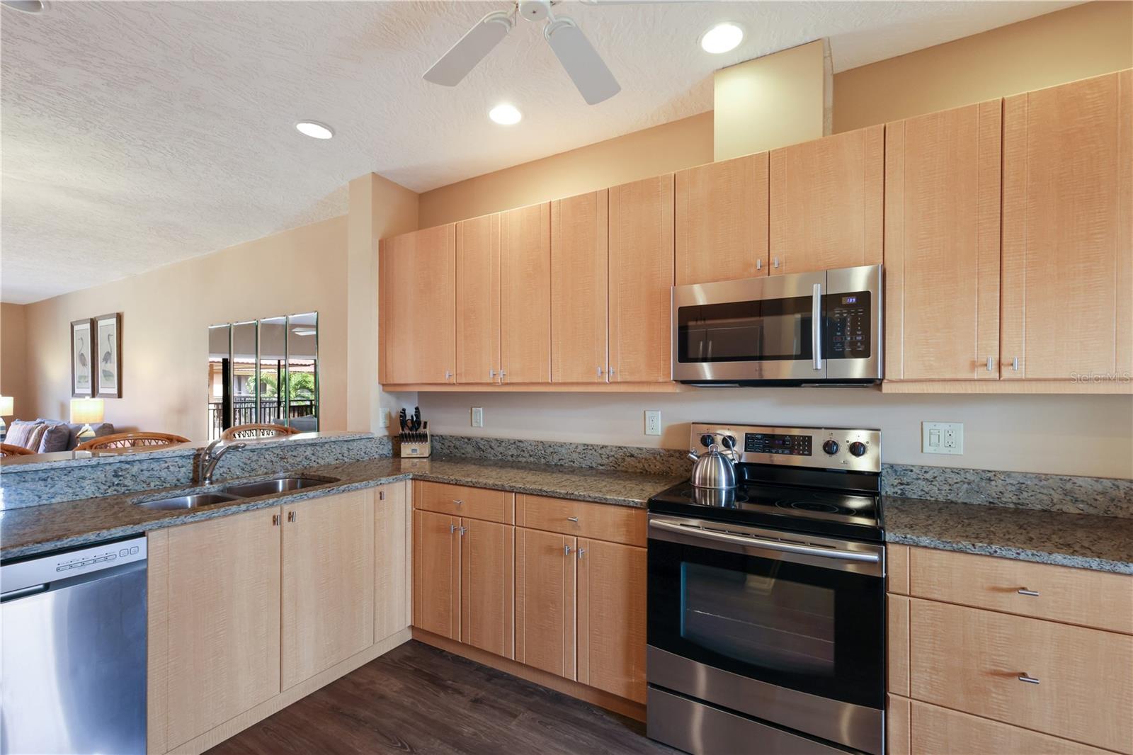 Image 24 of 38 For 6006 Gulf Drive 214