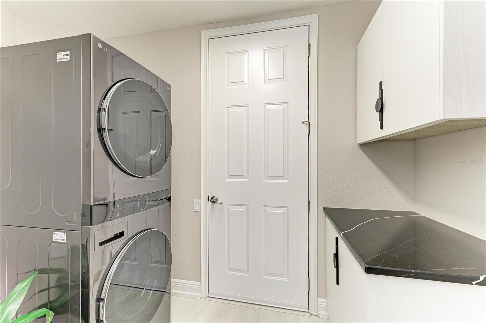 Image 30 of 51 For 6527 Moorings Point Circle 101