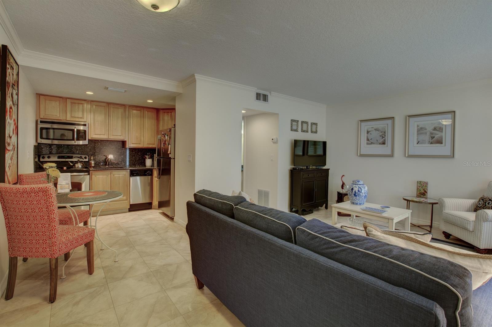 Image 3 of 9 For 115 Airport Avenue E 19