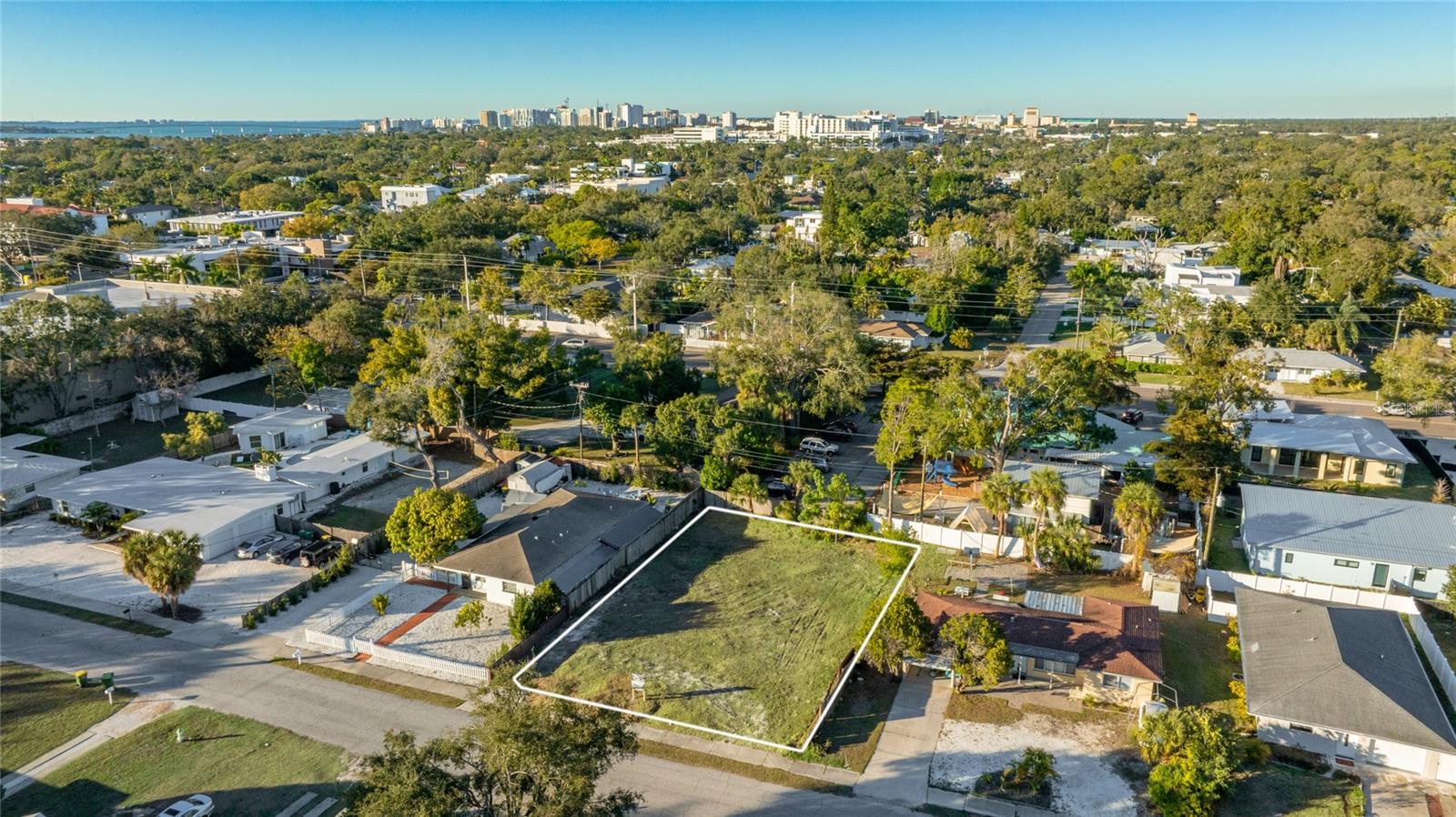 Image 2 of 5 For 2119 Bougainvillea Street