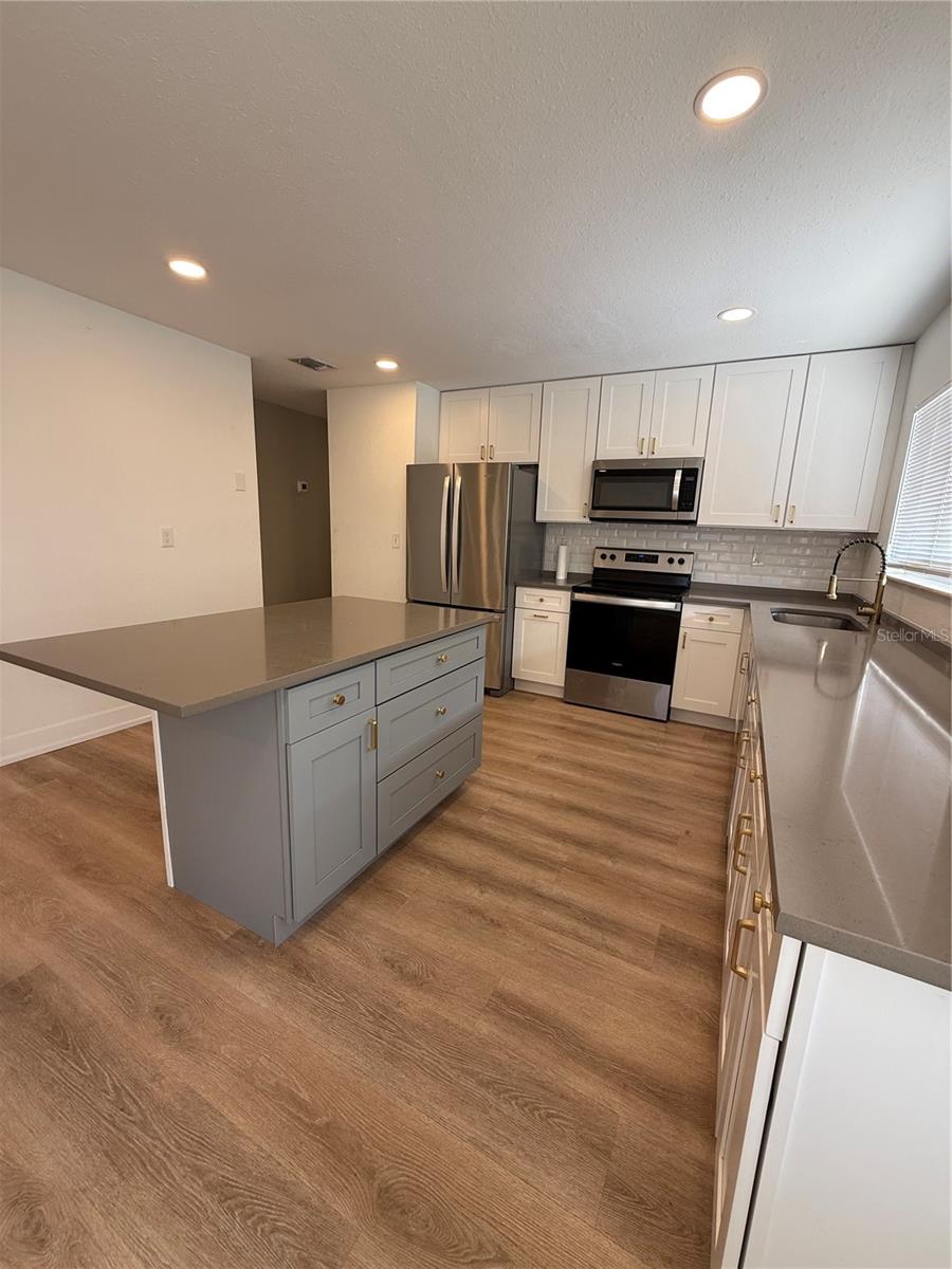 Image 9 of 30 For 8127 Chesebro Avenue