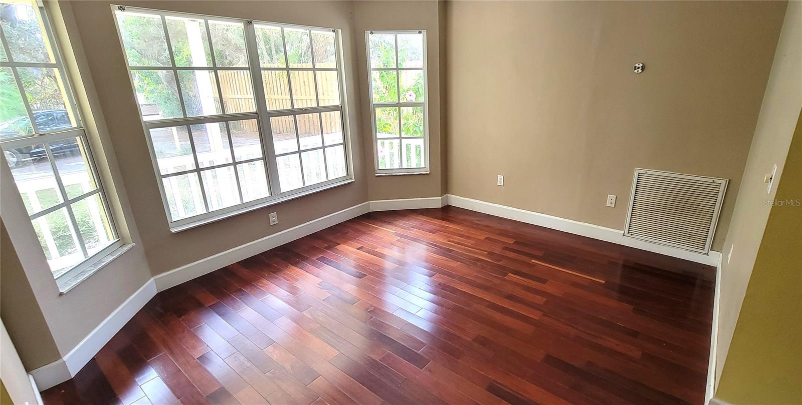 Image 11 of 27 For 4185 Shade Avenue