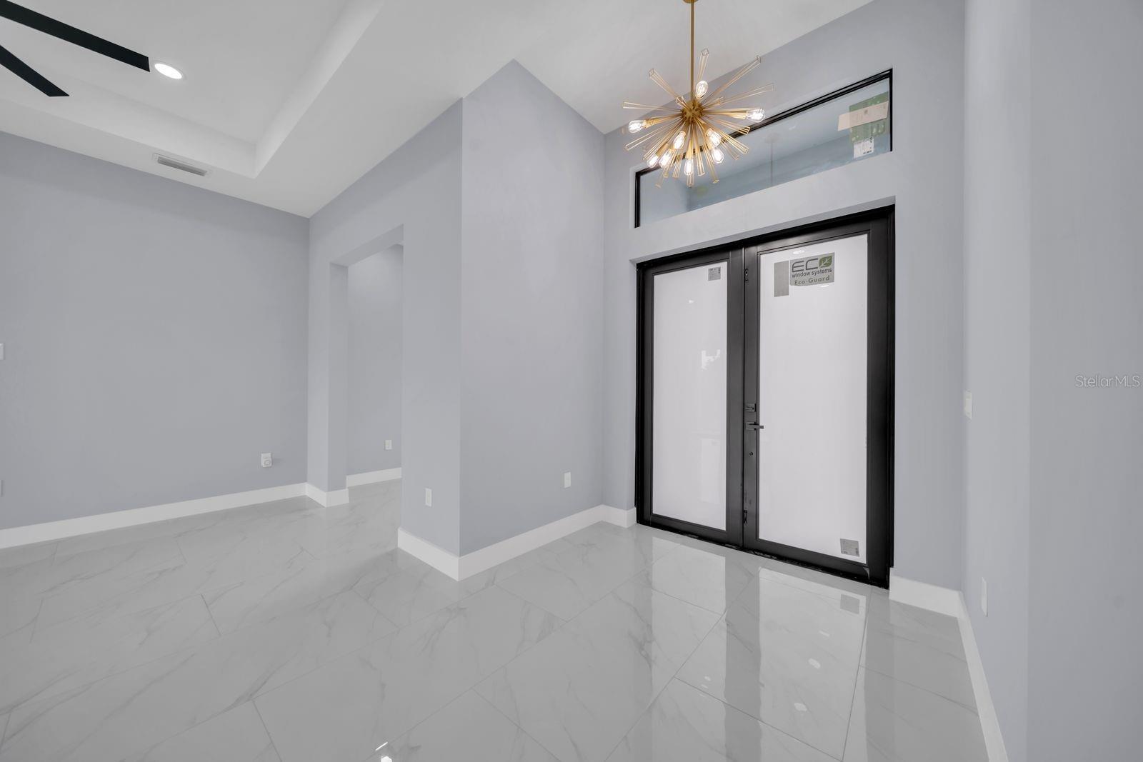 Image 11 of 37 For 53 Susan Avenue S