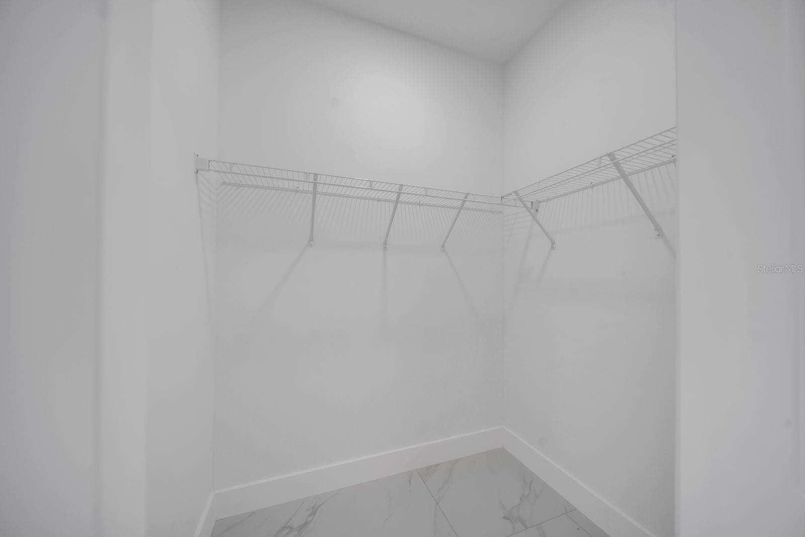 Image 14 of 37 For 53 Susan Avenue S