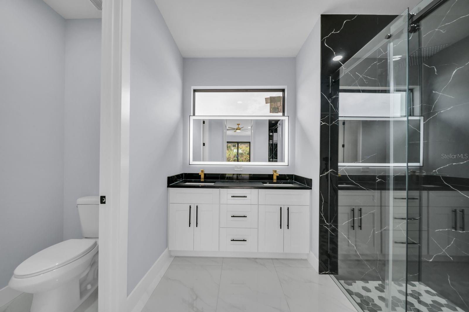 Image 15 of 37 For 53 Susan Avenue S