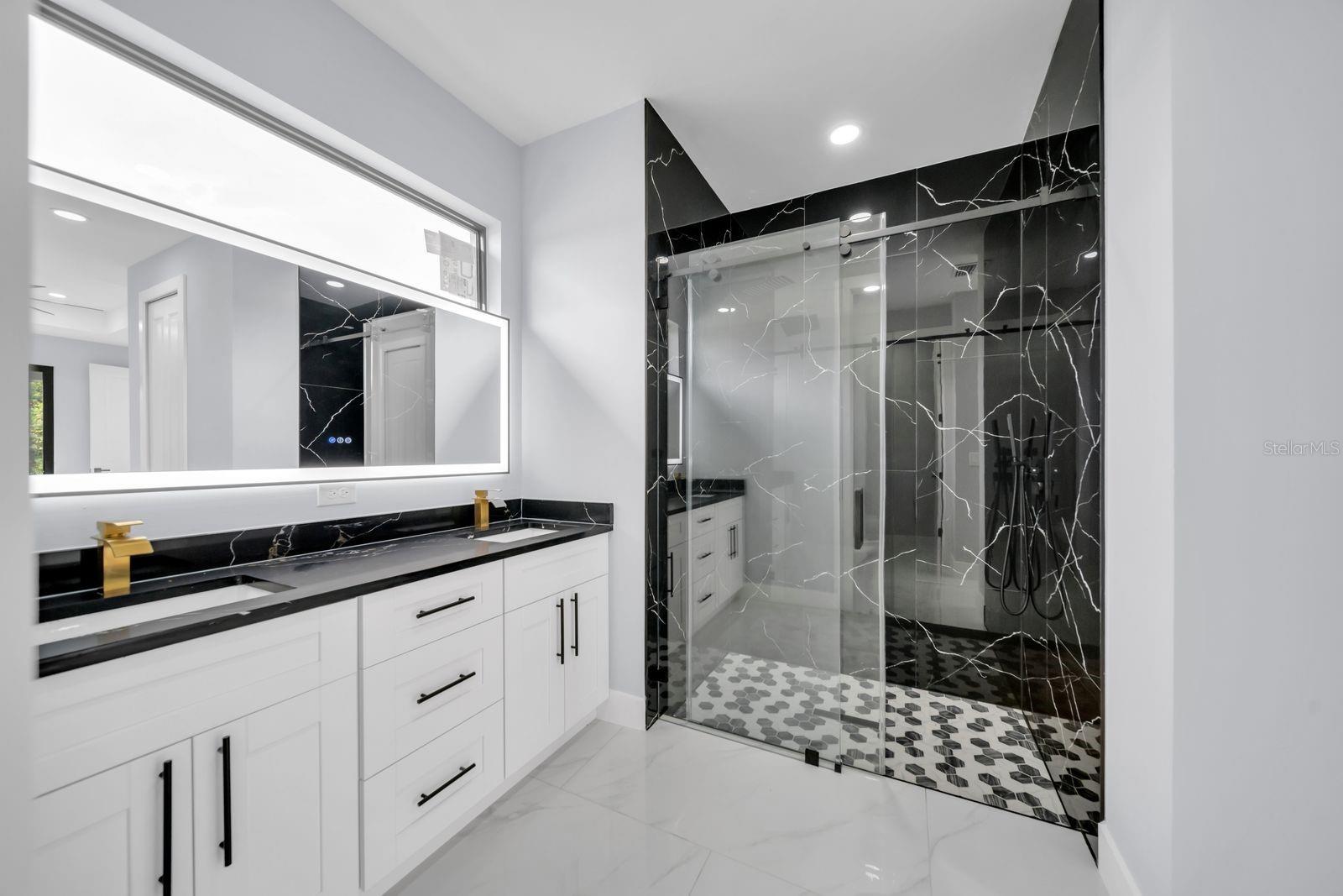 Image 16 of 37 For 53 Susan Avenue S