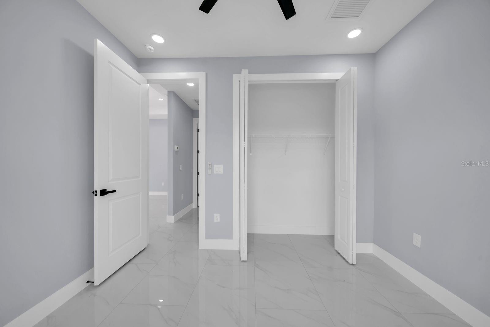 Image 21 of 37 For 53 Susan Avenue S