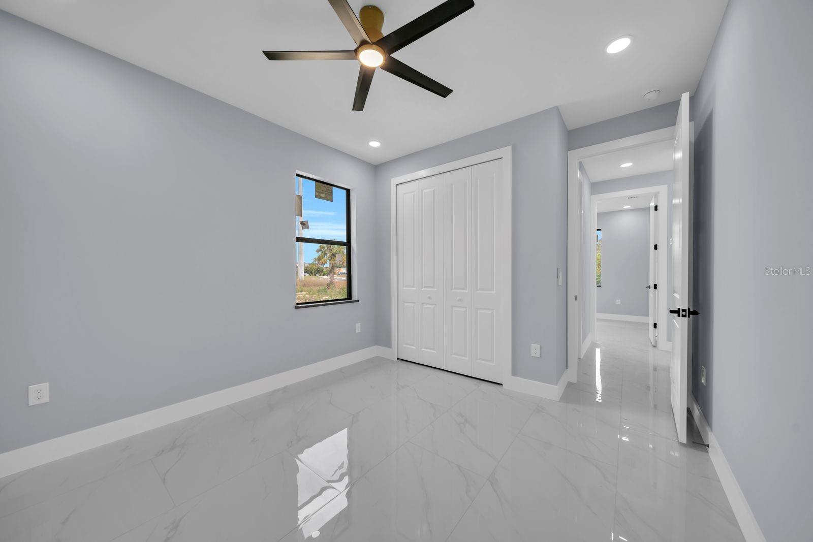 Image 24 of 37 For 53 Susan Avenue S