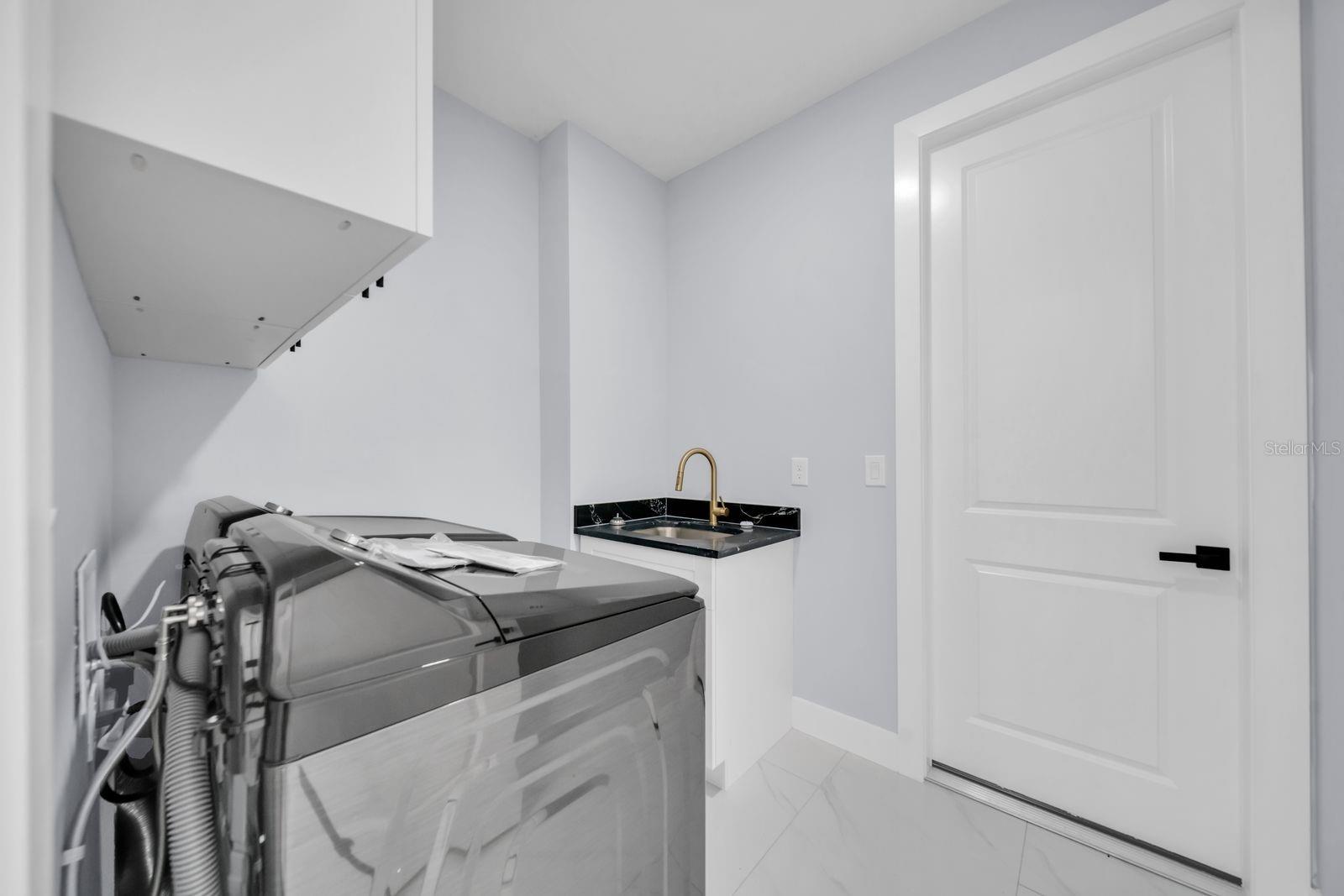 Image 28 of 37 For 53 Susan Avenue S