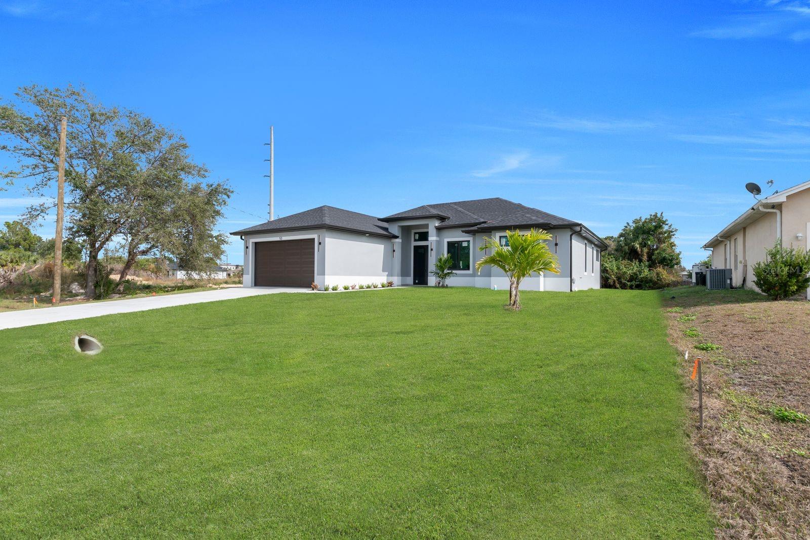 Image 3 of 37 For 53 Susan Avenue S