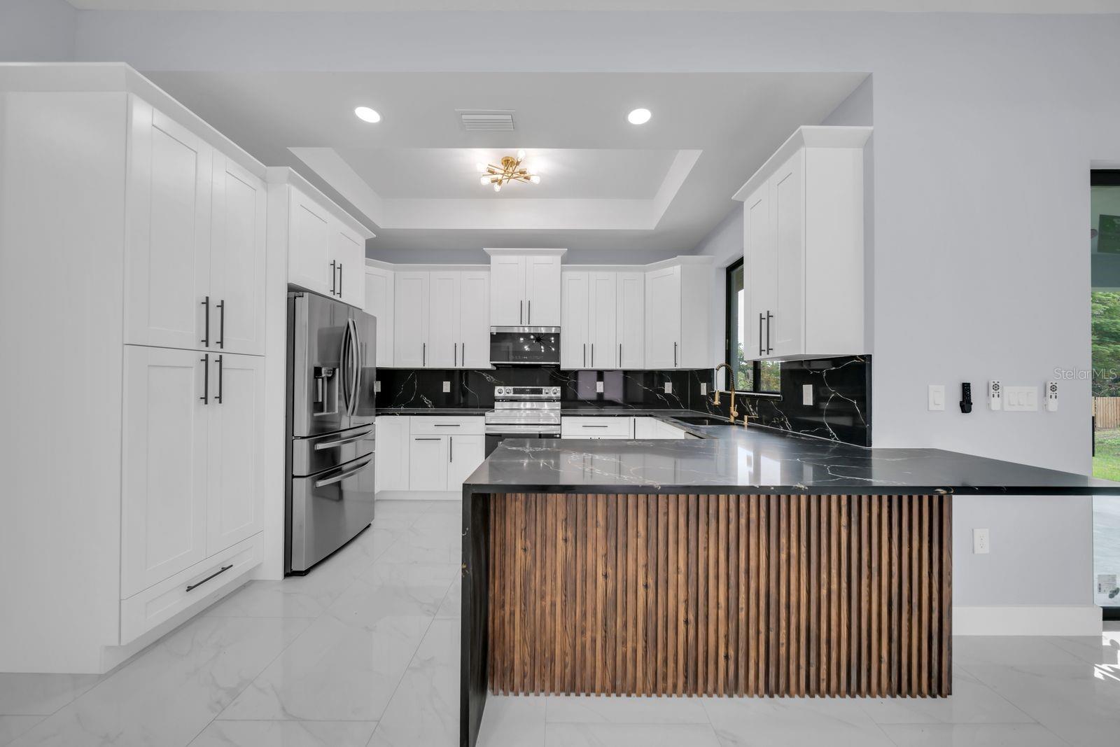 Image 6 of 37 For 53 Susan Avenue S