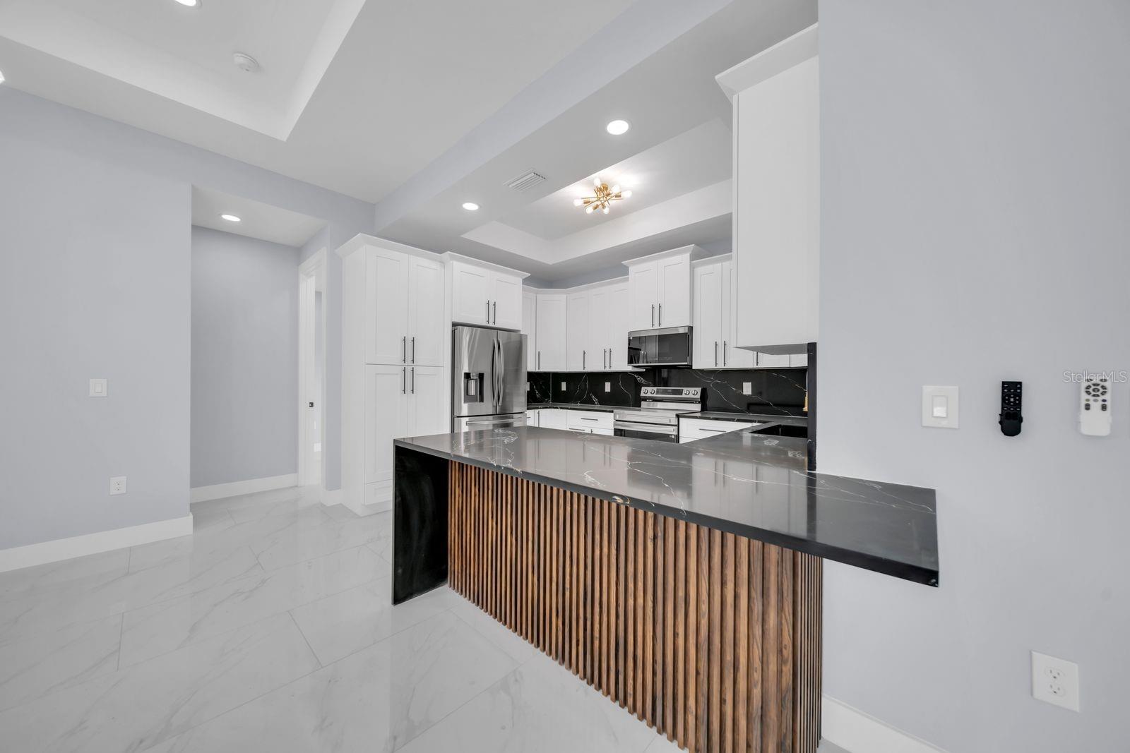 Image 7 of 37 For 53 Susan Avenue S