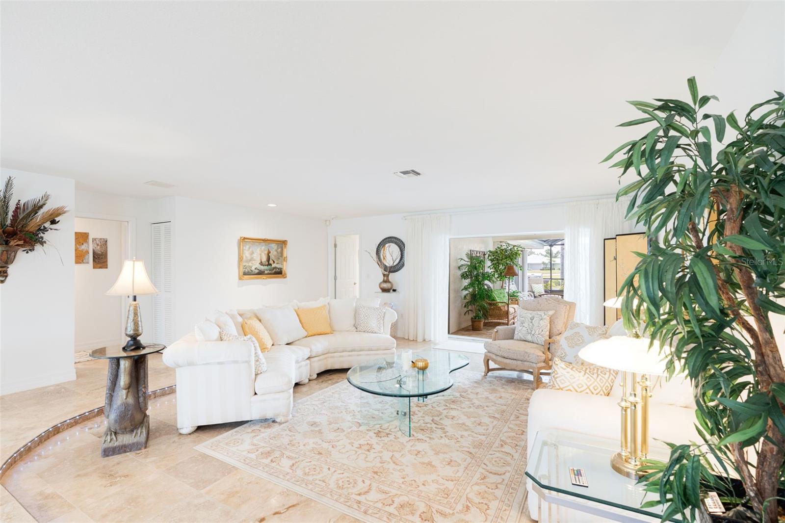 Image 10 of 52 For 402 Devonshire Lane