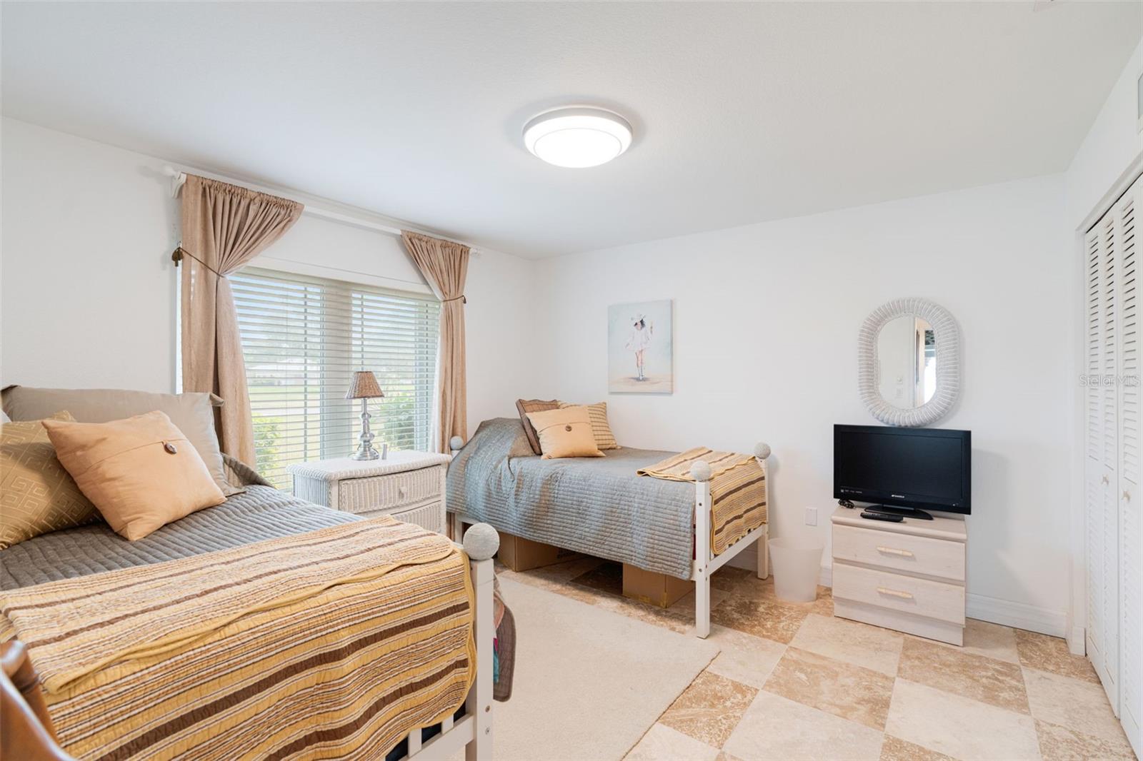 Image 13 of 52 For 402 Devonshire Lane