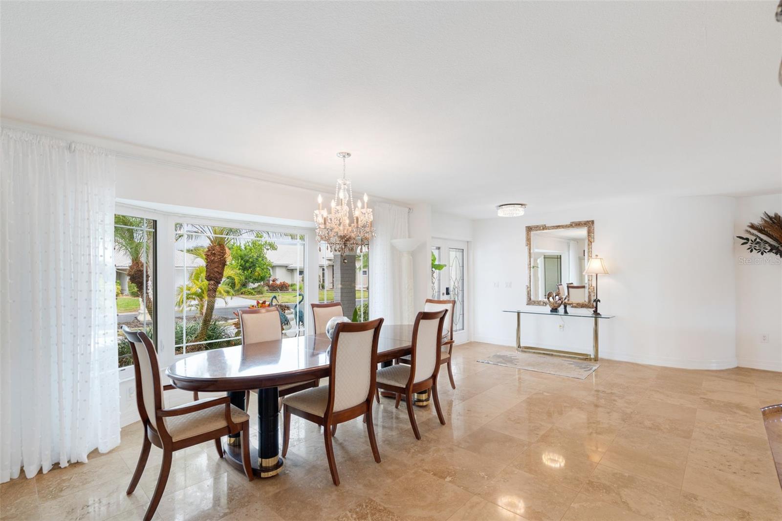 Image 6 of 52 For 402 Devonshire Lane