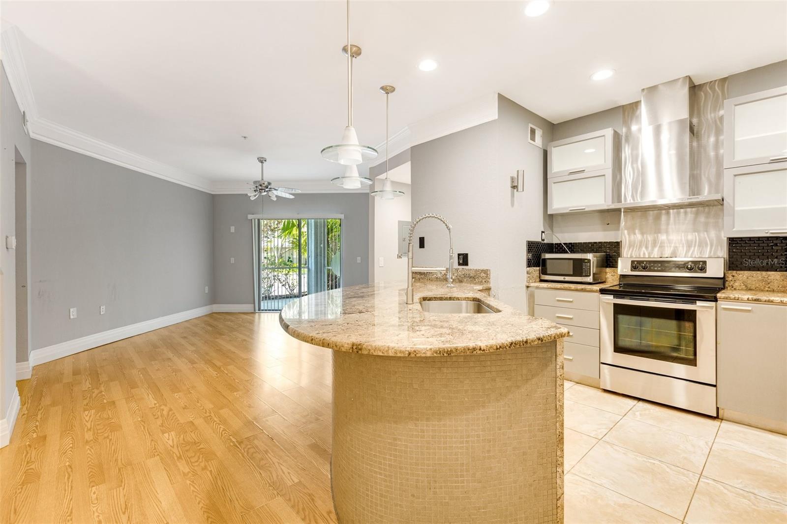 Image 10 of 42 For 5168 Northridge Road 106