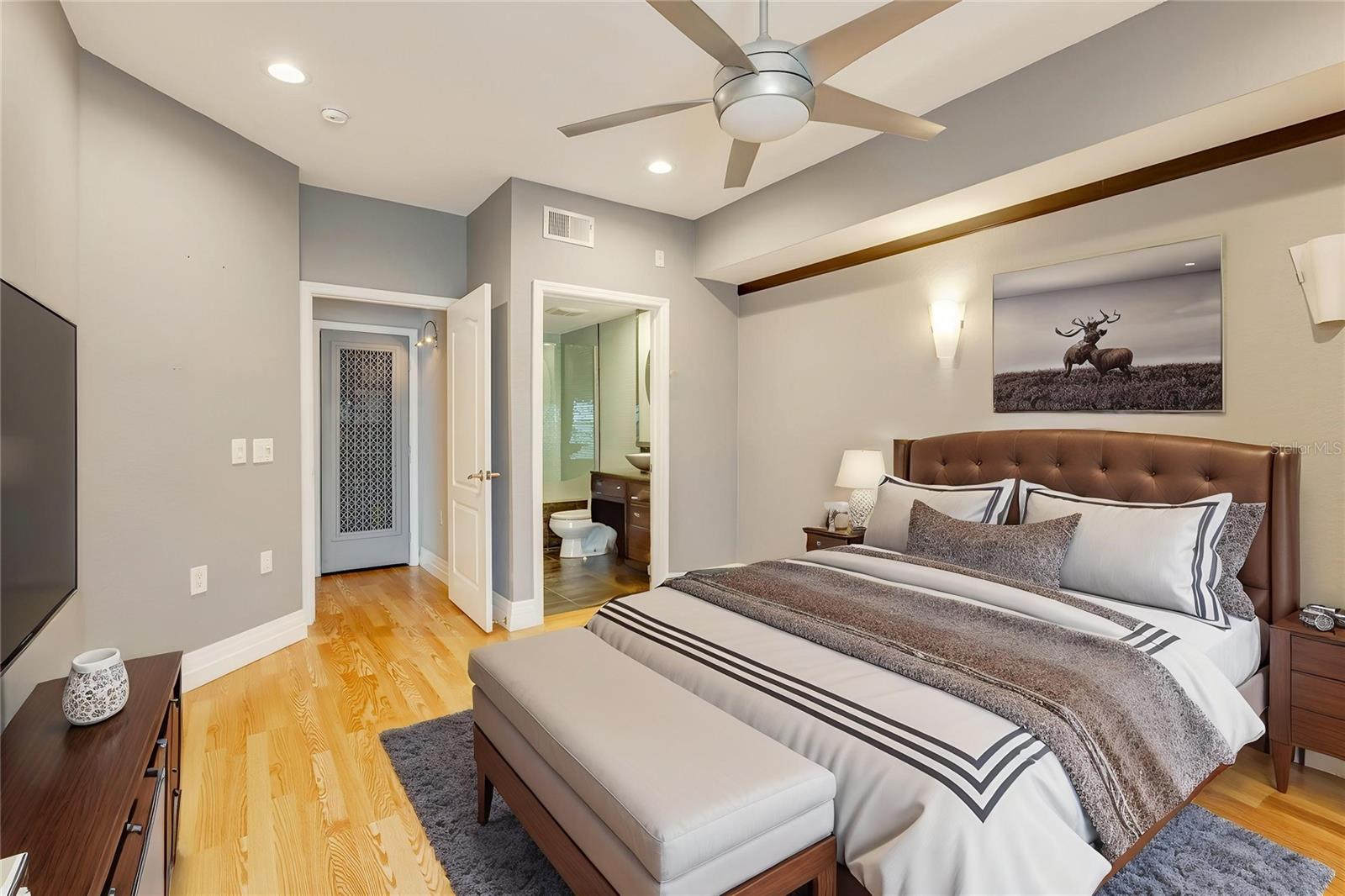 Image 19 of 42 For 5168 Northridge Road 106