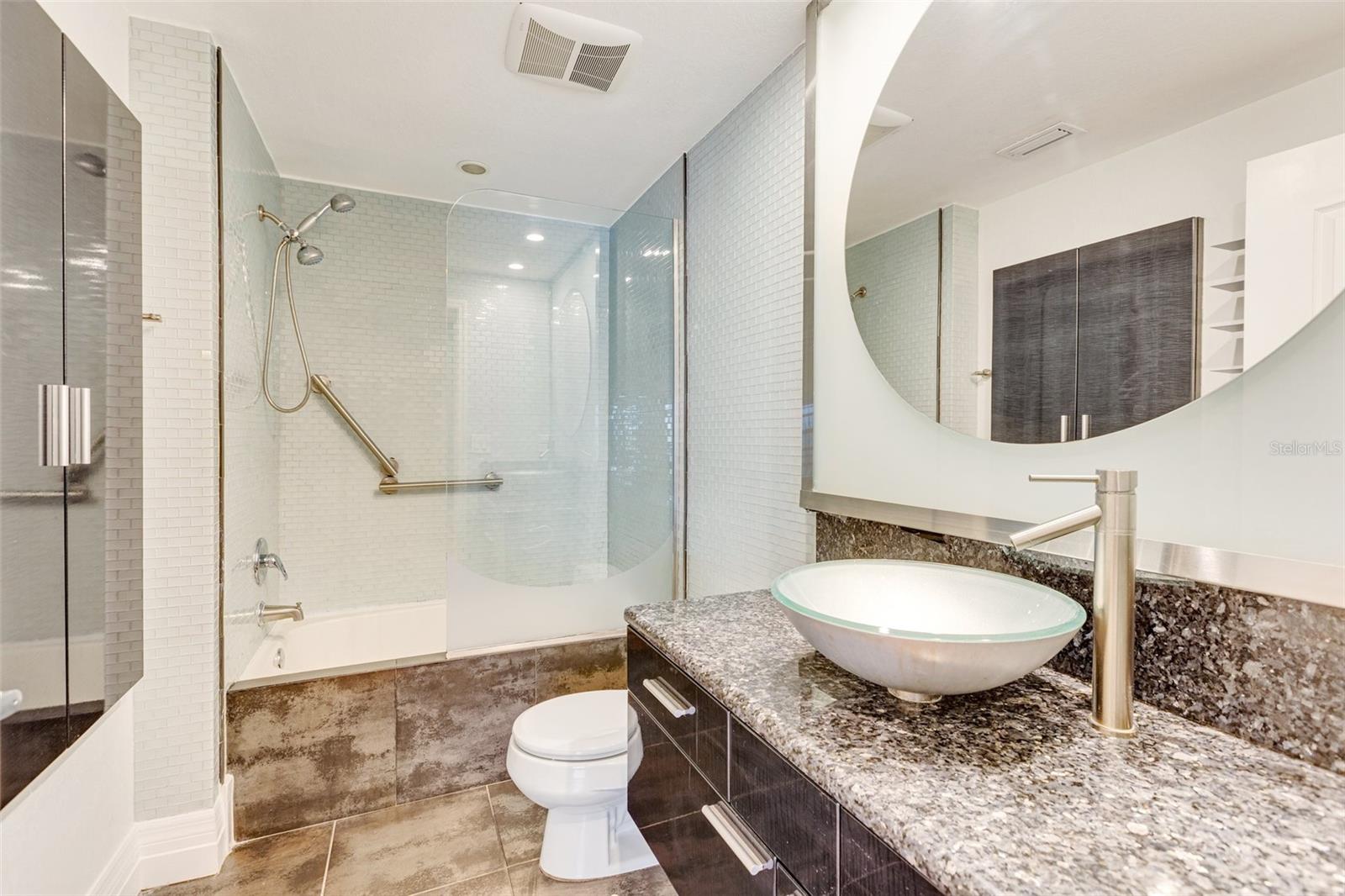 Image 23 of 42 For 5168 Northridge Road 106