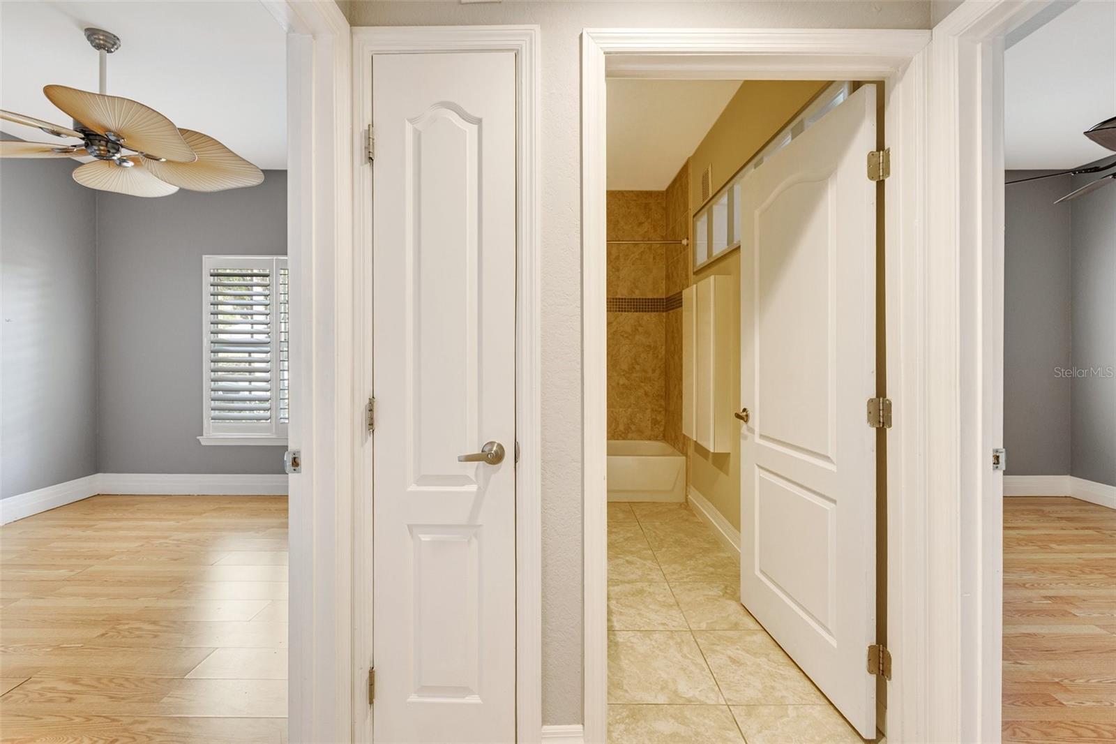 Image 25 of 42 For 5168 Northridge Road 106