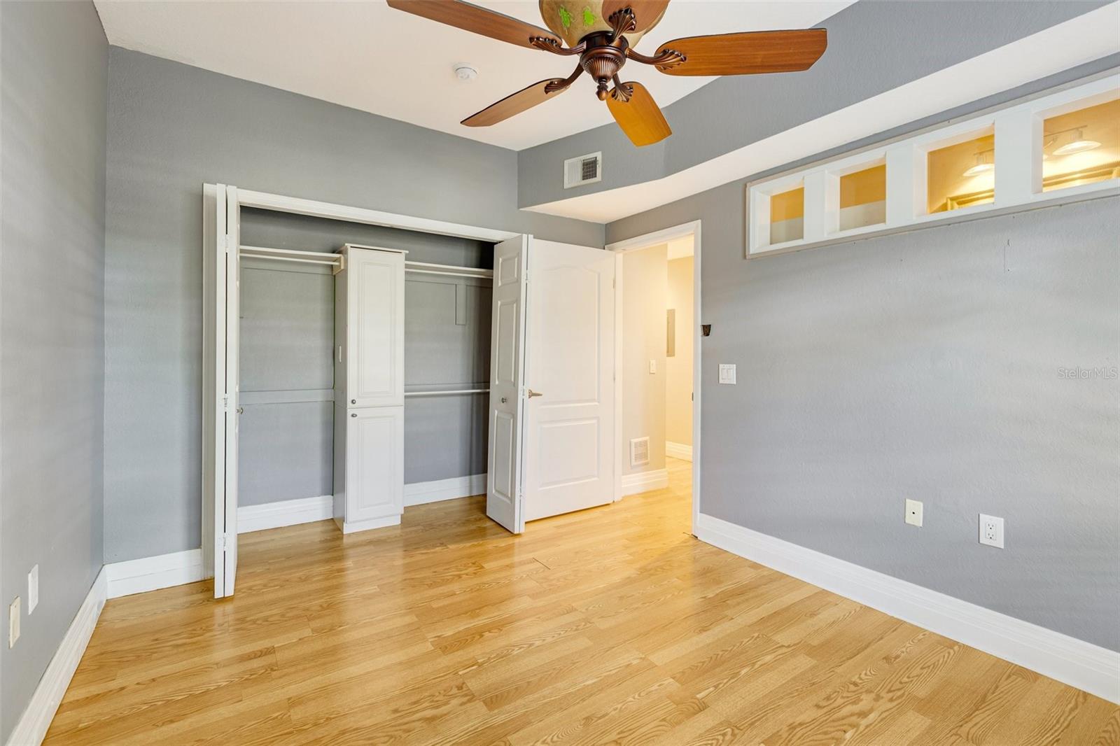 Image 26 of 42 For 5168 Northridge Road 106