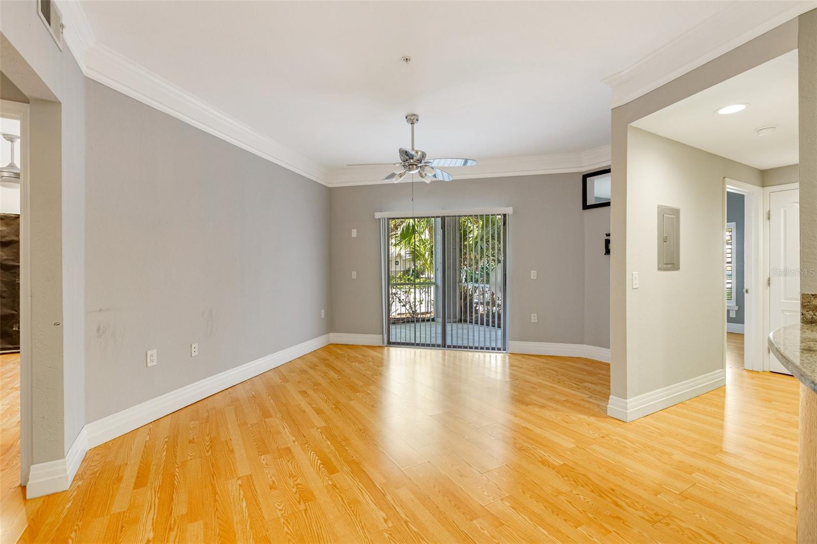 Image 6 of 42 For 5168 Northridge Road 106