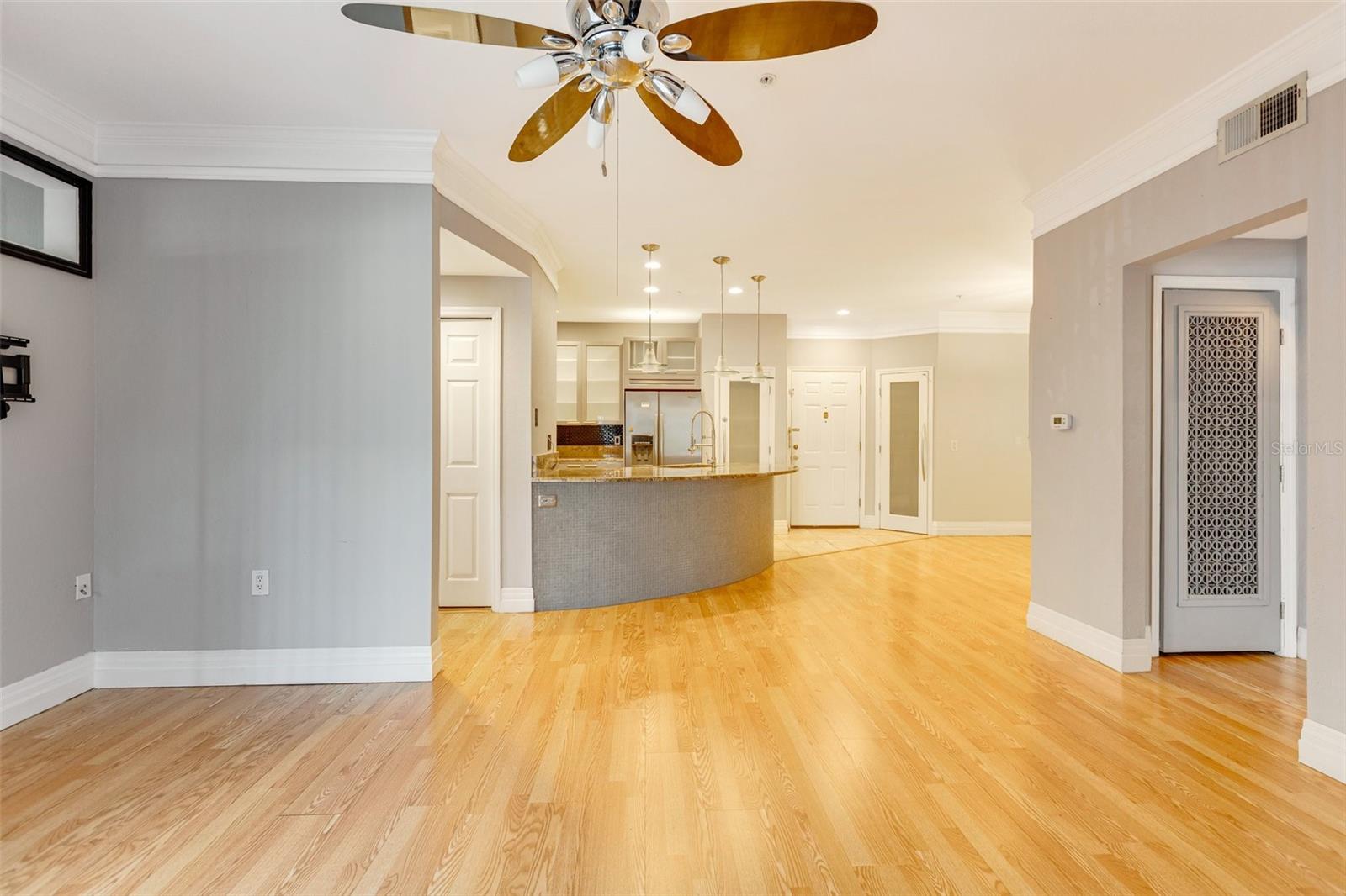 Image 7 of 42 For 5168 Northridge Road 106