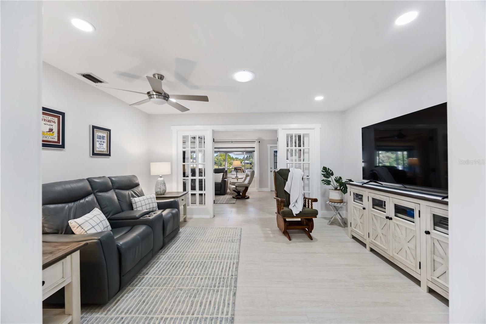 Image 32 of 53 For 4388 Pasadena Circle