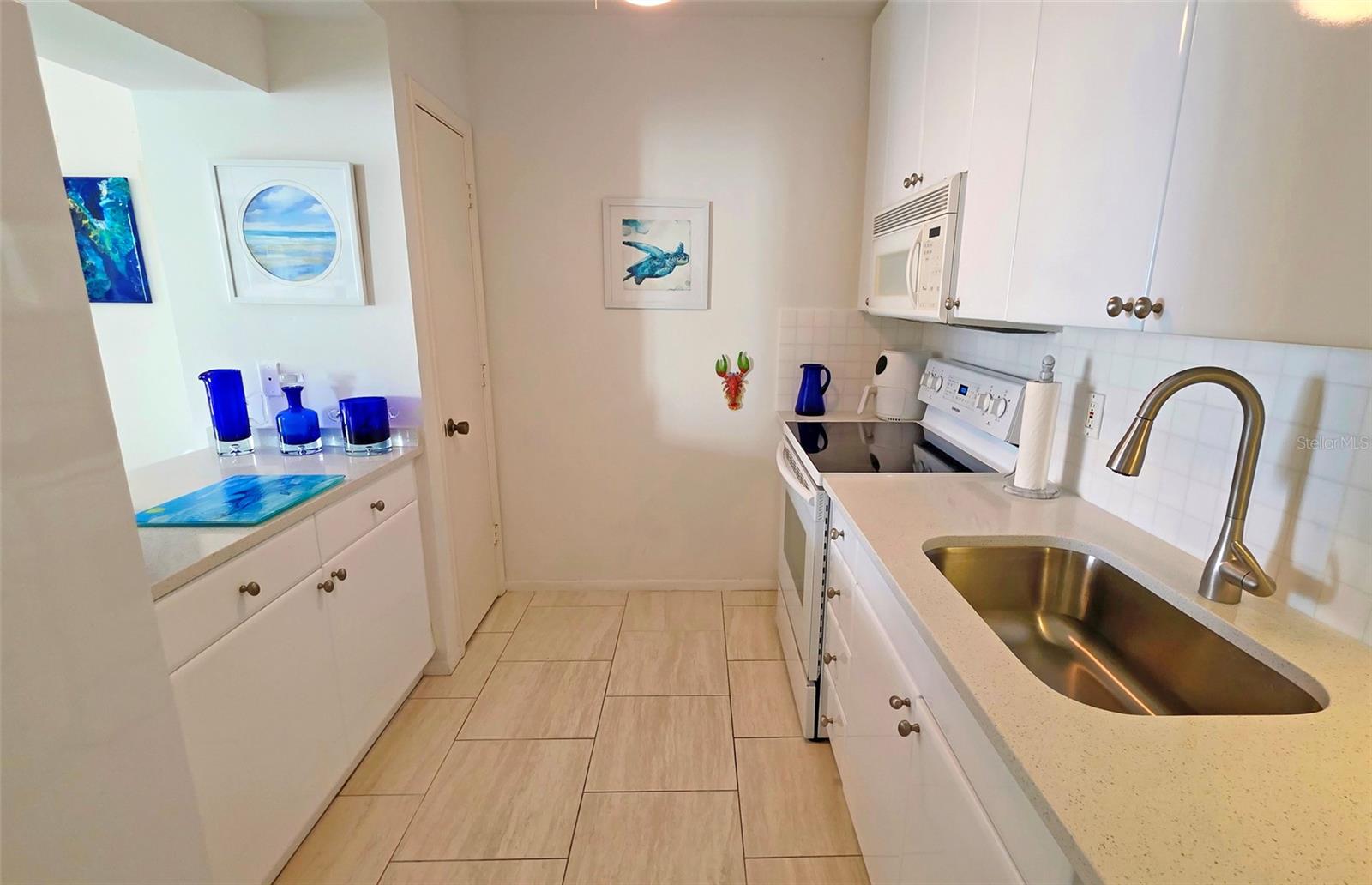 Image 15 of 33 For 1212 Ben Franklin Drive 1205