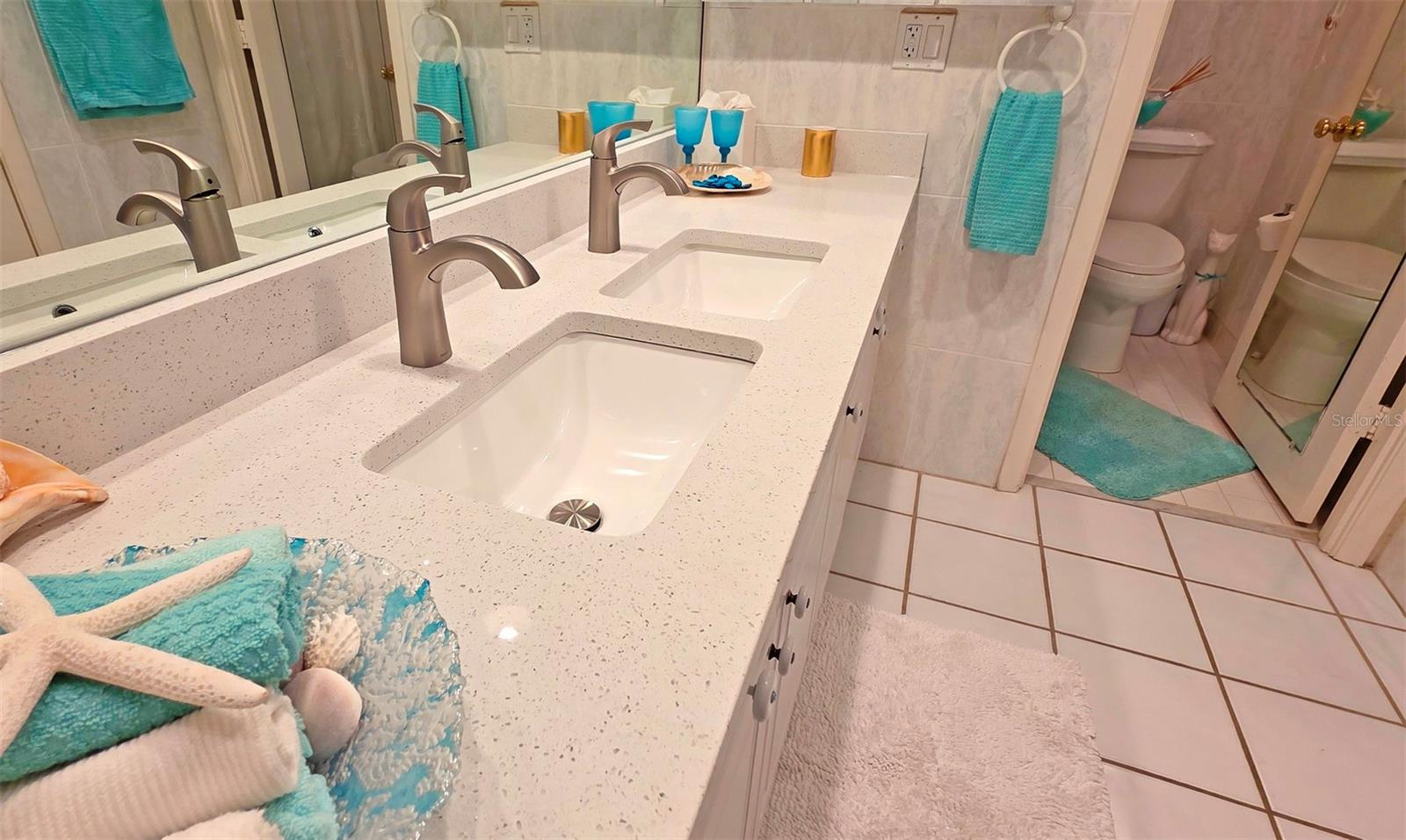 Image 23 of 33 For 1212 Ben Franklin Drive 1205