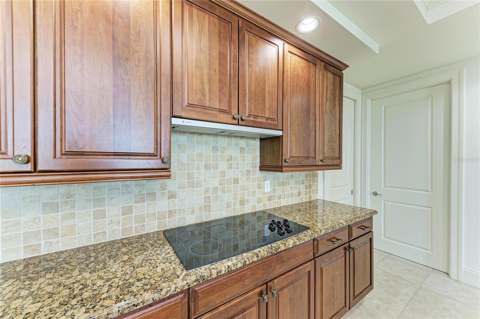 Image 28 of 69 For 140 Riviera Dunes Way 605