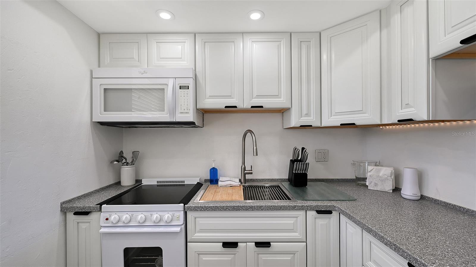 Image 14 of 69 For 4360 Chatham Drive 305