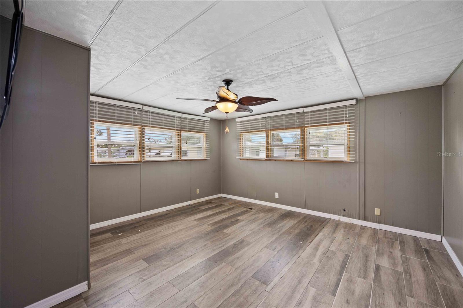 Image 11 of 25 For 10303 Burnt Store Road 131