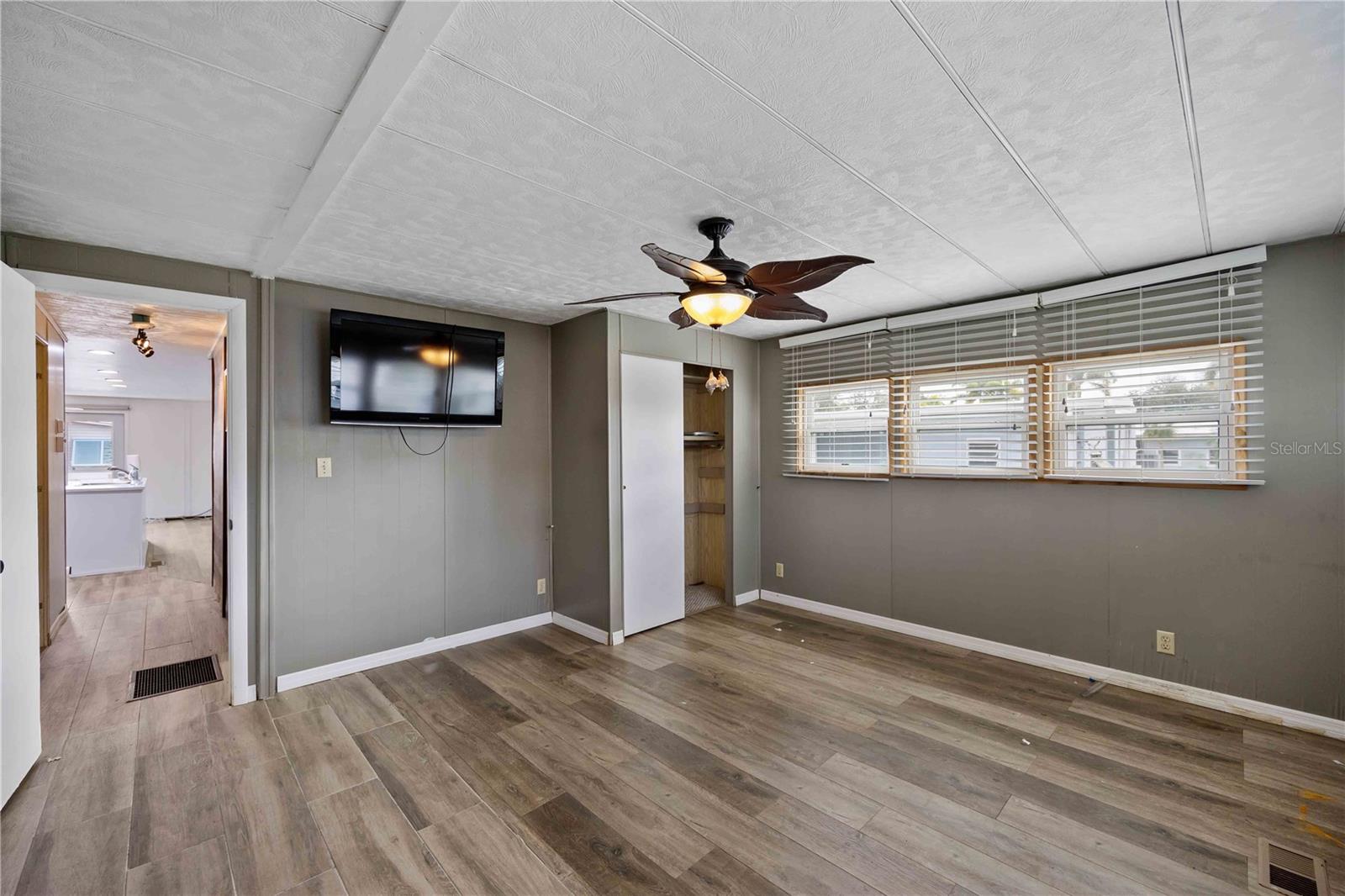 Image 12 of 25 For 10303 Burnt Store Road 131