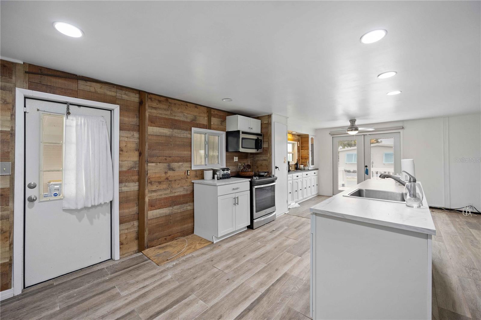 Image 4 of 25 For 10303 Burnt Store Road 131