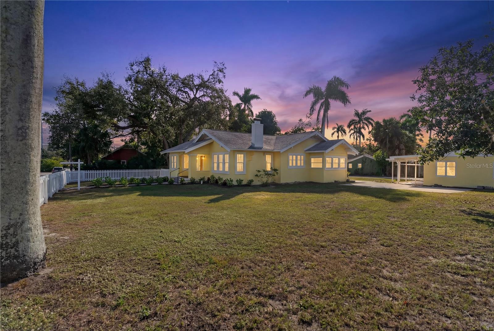 Image 2 of 75 For 1715 6th Avenue W