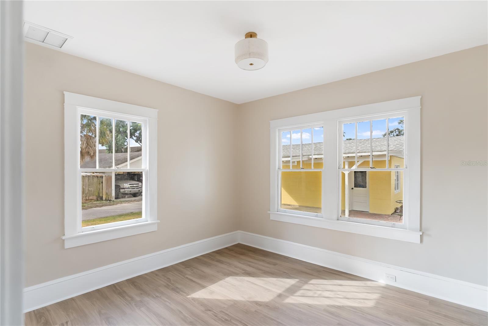 Image 33 of 75 For 1715 6th Avenue W